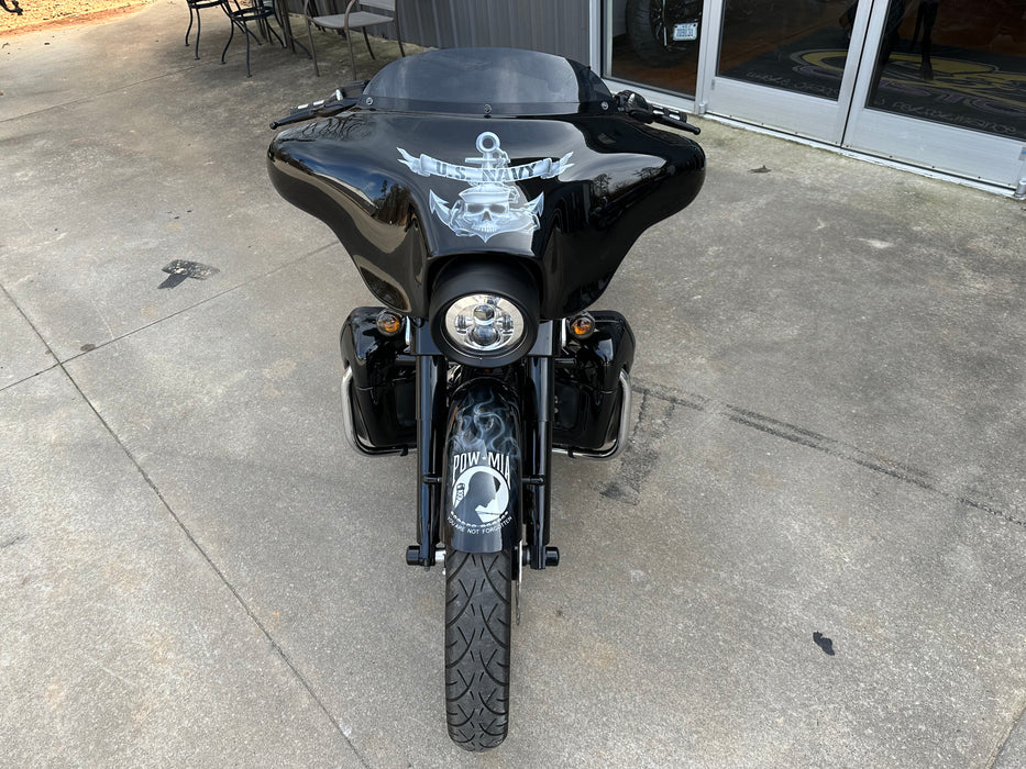 2011 Harley-Davidson Street Glide Color: Black Mileage: 9,238 VIN: 606762