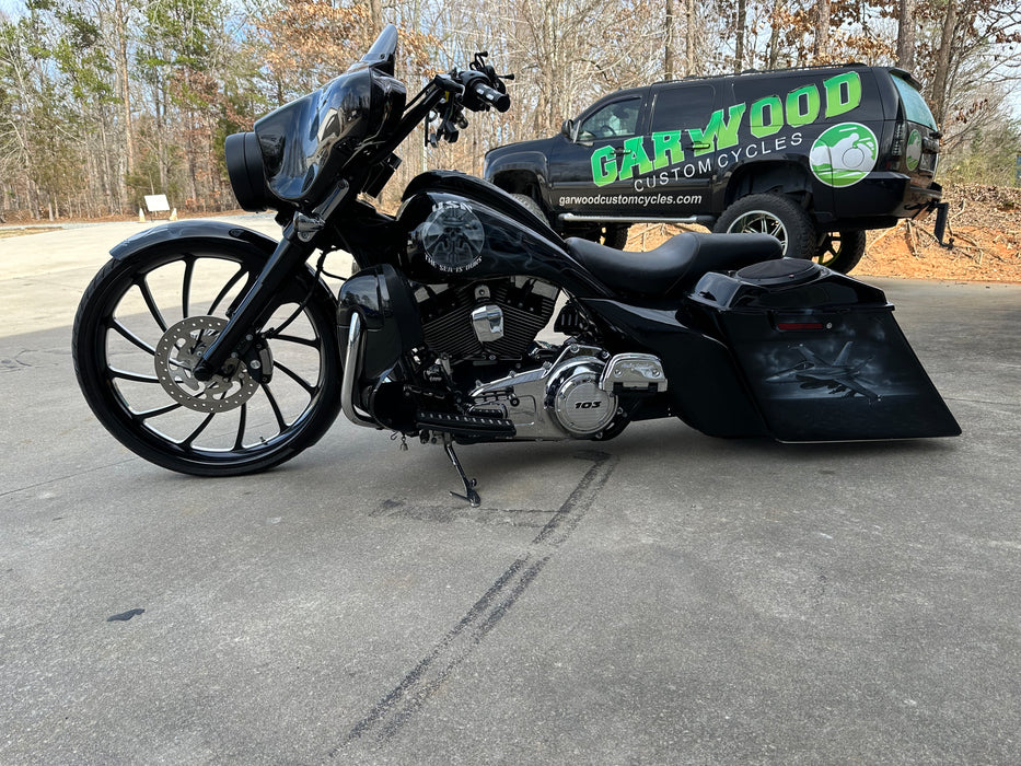 2011 Harley-Davidson Street Glide Color: Black Mileage: 9,238 VIN: 606762